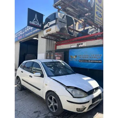 Ford Focus sağ ön kapı beyaz 