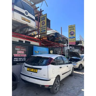 Ford Focus 1 Bagaj Kapağı Beyaz
