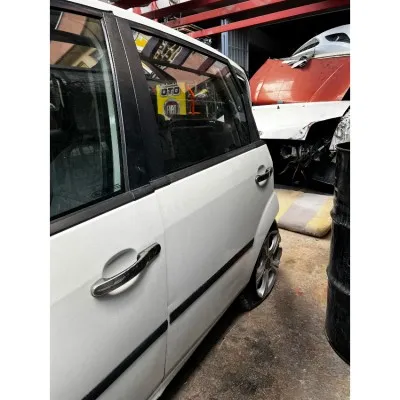 Ford Fiesta Sol Arka Kapı