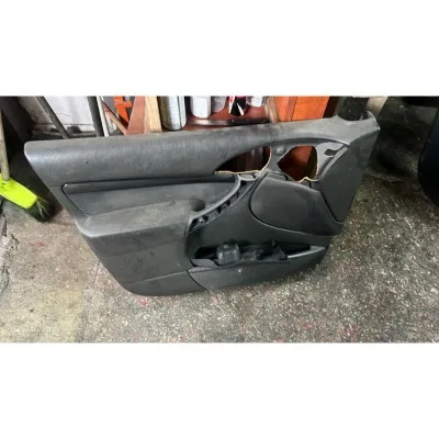 Ford Focus 1 Ghia Sol Ön Kapı Döşemesi