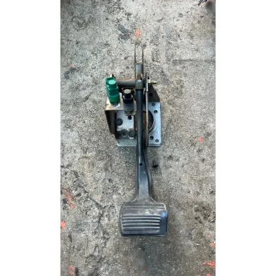 Ford Fiesta 1.4 Otomatik Fren Pedalı 2S61-2450
