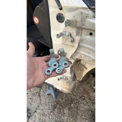 Ford Focus Sağ Kapı Menteşesi