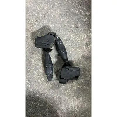 Ford Focus 1 Ghia Silecek Kolu 98AG17A553AC