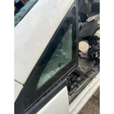 Fiat Punto Sağ Ön Kelebek Cam