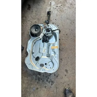 Ford Focus Sağ Ön Cam Krikosu