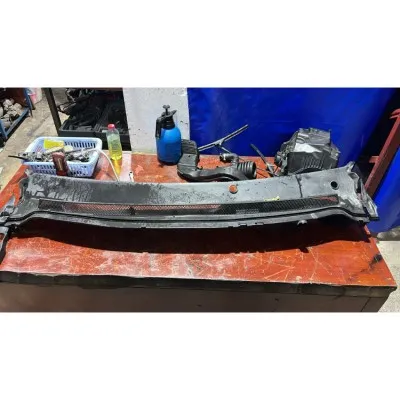 Ford Focus Ön Silecek Izgarası 2005 Sonrası