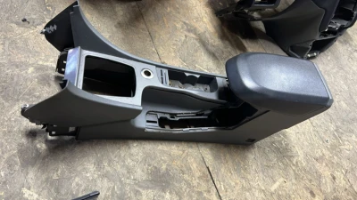 Ford Focus Orta Konsol Kol Dayamalı 2005 Sonrası