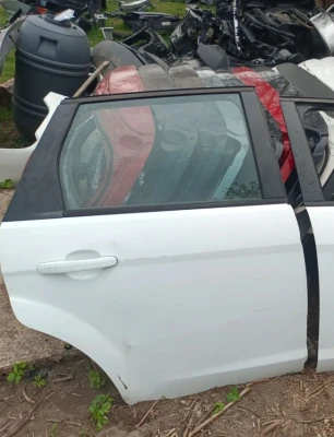 Ford Focus Sağ Arka Kapı 2009 Sonrası Beyaz